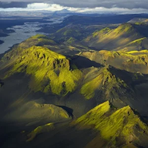 View over Mountains on Iceland Solde