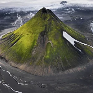 Volcano Maelifell on Iceland Usine Directe